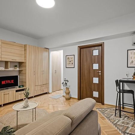 Earthy Escape - Central Apt With Balcony Bukares Bagian luar foto