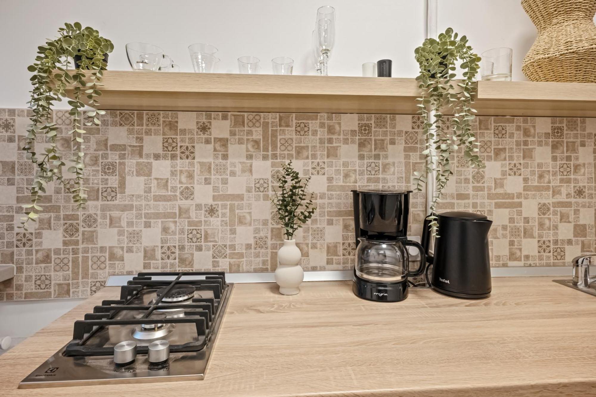 Earthy Escape - Central Apt With Balcony Bukares Bagian luar foto