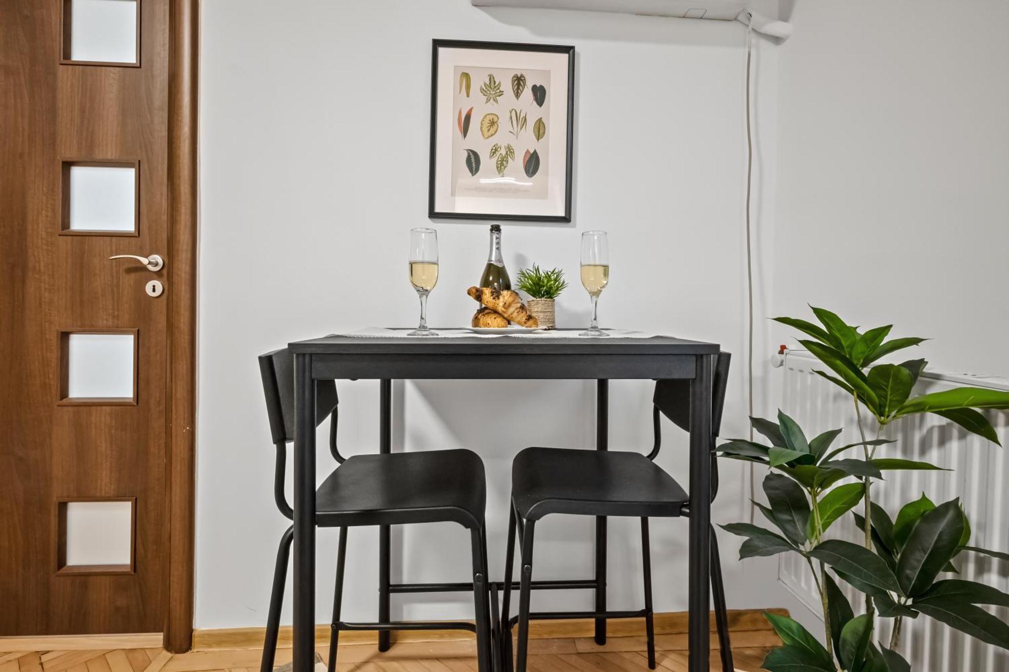 Earthy Escape - Central Apt With Balcony Bukares Bagian luar foto